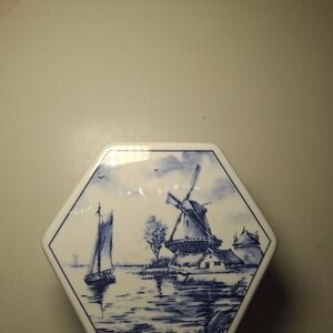 Blue and White Hexagonal Ceramic Cenic Delft Trinket Box Or Jewelry‎ Box